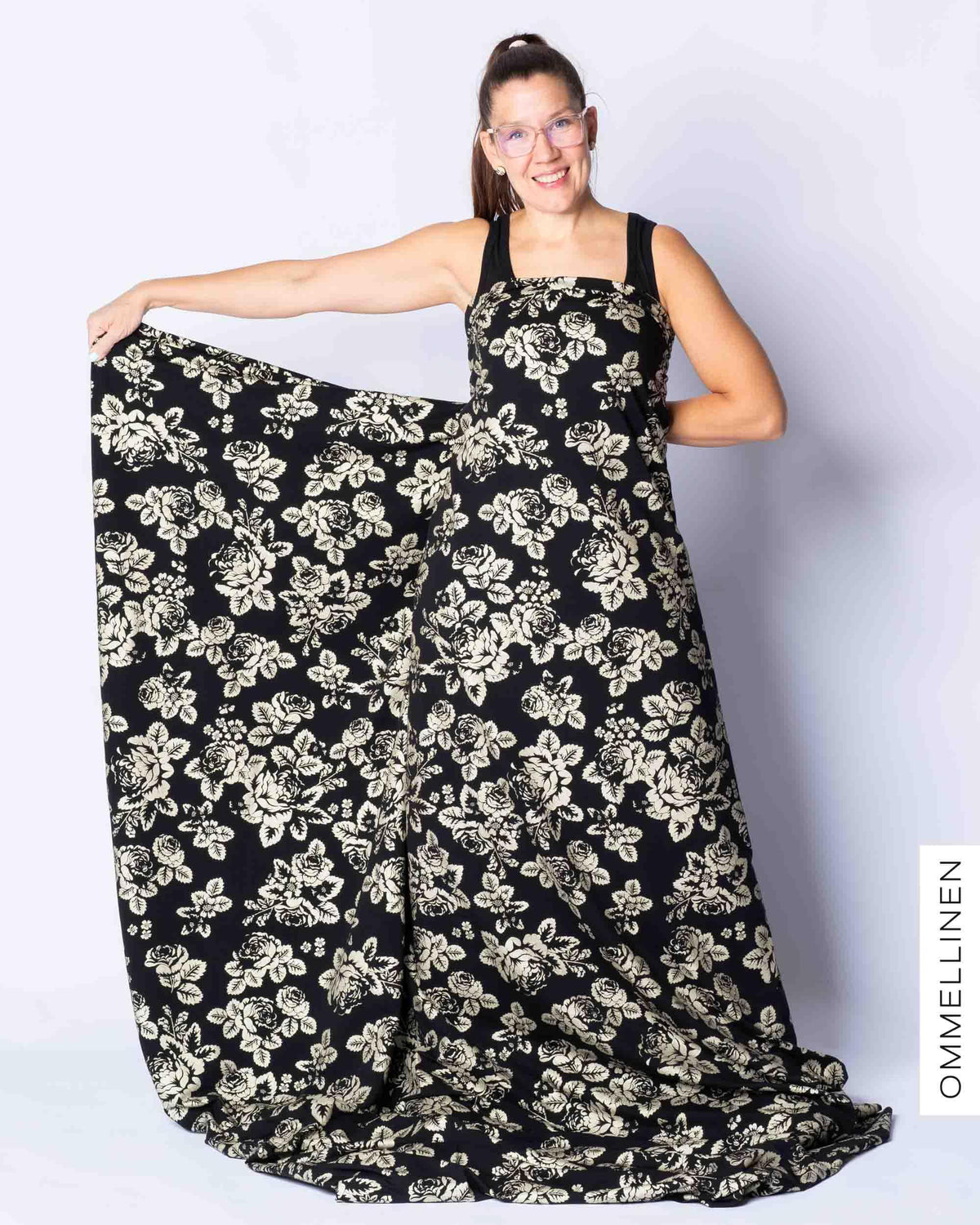 Glitter printed french terry - PRE-CUT, Babushka Roses - gold champagne