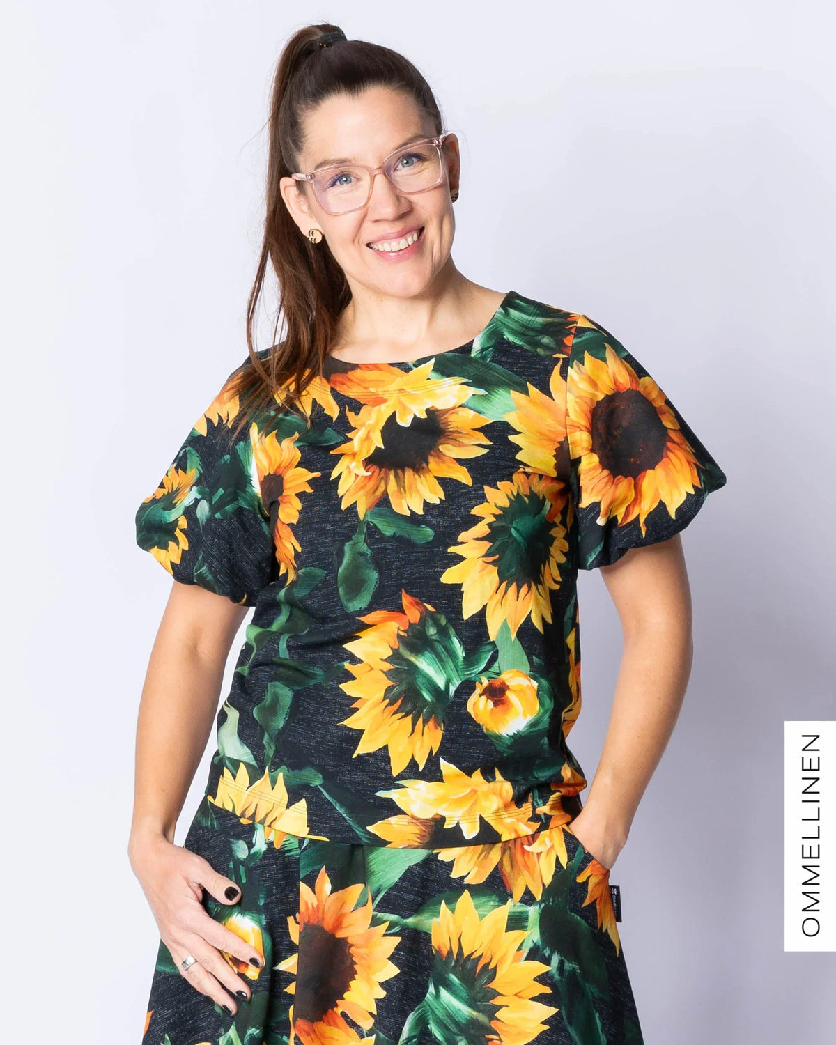 PUFFI t-shirt, Auringonkukka - black