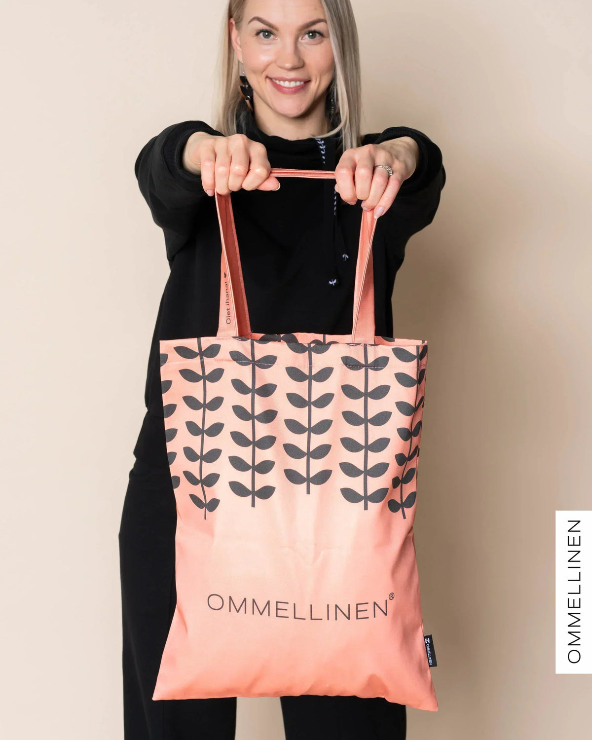 Ommellinen -kangaskassi, värikkäät