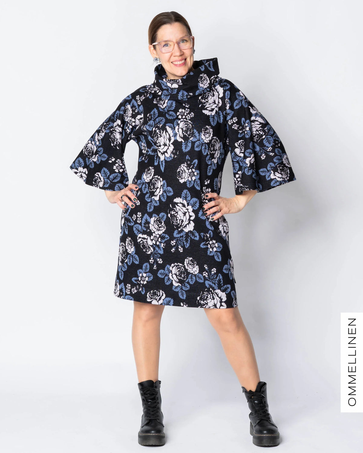 Hulmutunika, Babushka Roses - musta/sininen