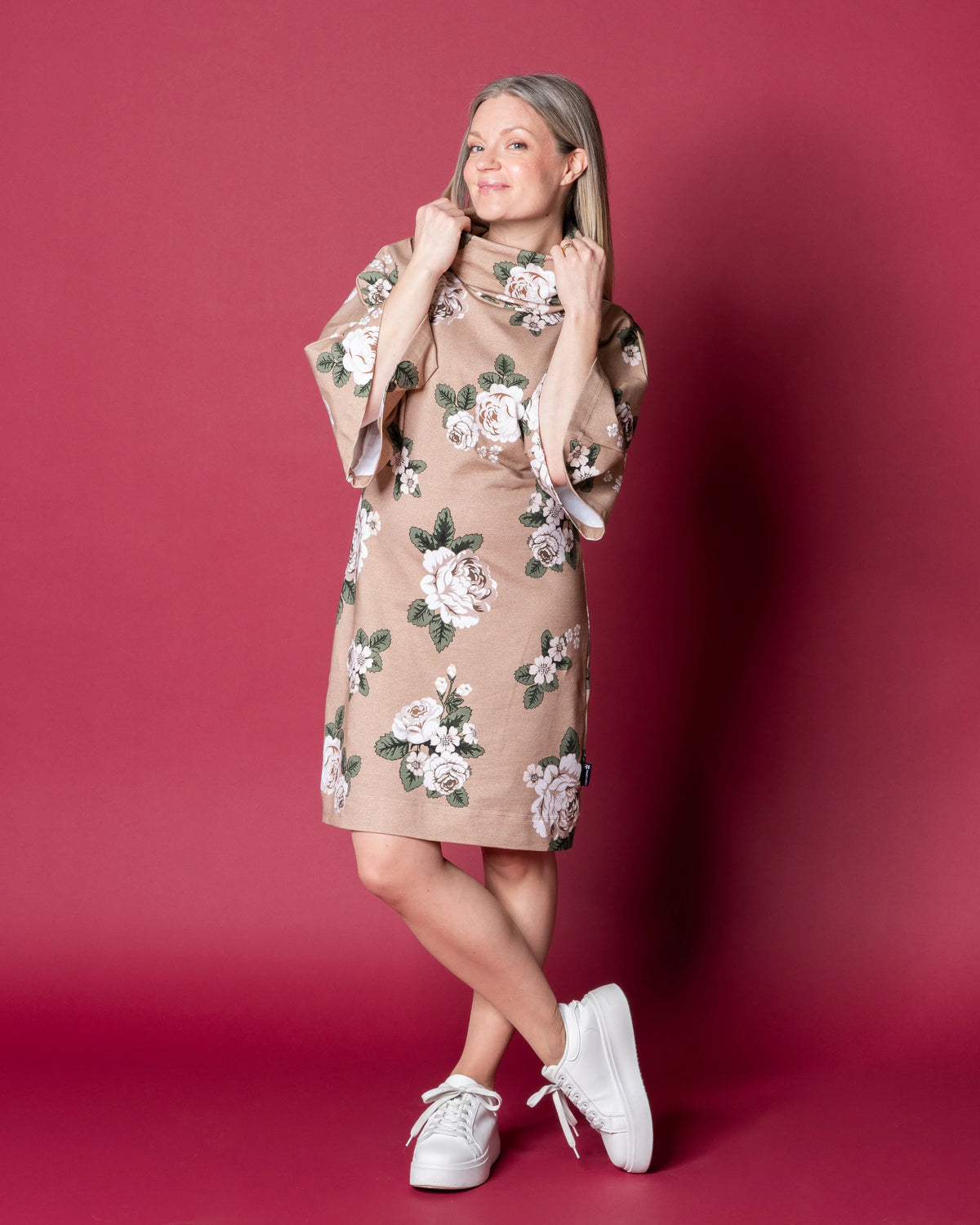 Hulmutunika, Babushka Roses - hiekka